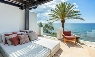 Ático superior en primera línea de playa en venta con vistas frontales al mar en Puente Romano en la Milla de Oro de Marbella 52916 