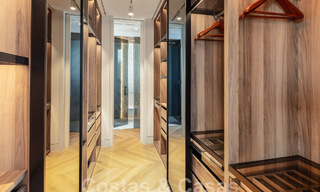 Ático superior en primera línea de playa en venta con vistas frontales al mar en Puente Romano en la Milla de Oro de Marbella 52923 