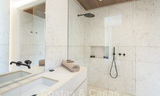 Ático superior en primera línea de playa en venta con vistas frontales al mar en Puente Romano en la Milla de Oro de Marbella 52925 