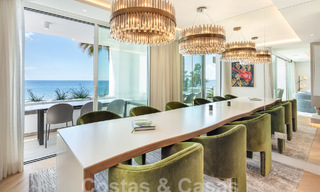 Ático superior en primera línea de playa en venta con vistas frontales al mar en Puente Romano en la Milla de Oro de Marbella 52930 