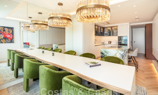 Ático superior en primera línea de playa en venta con vistas frontales al mar en Puente Romano en la Milla de Oro de Marbella 52932 