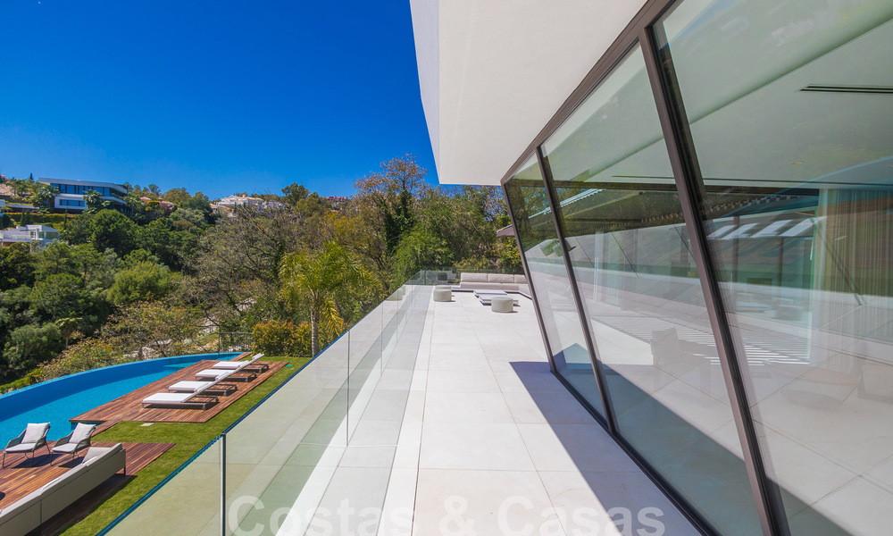 Nueva y moderna villa de lujo de 6 dormitorios en venta con vistas al mar en La Quinta, Marbella - Benahavis 54305