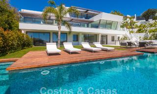 Nueva y moderna villa de lujo de 6 dormitorios en venta con vistas al mar en La Quinta, Marbella - Benahavis 54310 