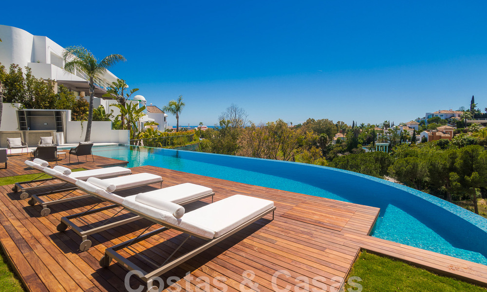 Nueva y moderna villa de lujo de 6 dormitorios en venta con vistas al mar en La Quinta, Marbella - Benahavis 54311