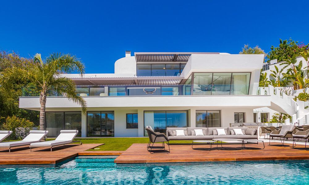 Nueva y moderna villa de lujo de 6 dormitorios en venta con vistas al mar en La Quinta, Marbella - Benahavis 54314