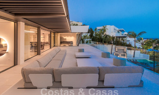 Nueva y moderna villa de lujo de 6 dormitorios en venta con vistas al mar en La Quinta, Marbella - Benahavis 54317 