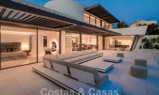 Nueva y moderna villa de lujo de 6 dormitorios en venta con vistas al mar en La Quinta, Marbella - Benahavis 54318 