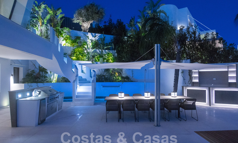 Nueva y moderna villa de lujo de 6 dormitorios en venta con vistas al mar en La Quinta, Marbella - Benahavis 54319