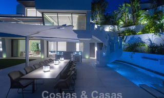 Nueva y moderna villa de lujo de 6 dormitorios en venta con vistas al mar en La Quinta, Marbella - Benahavis 54320 