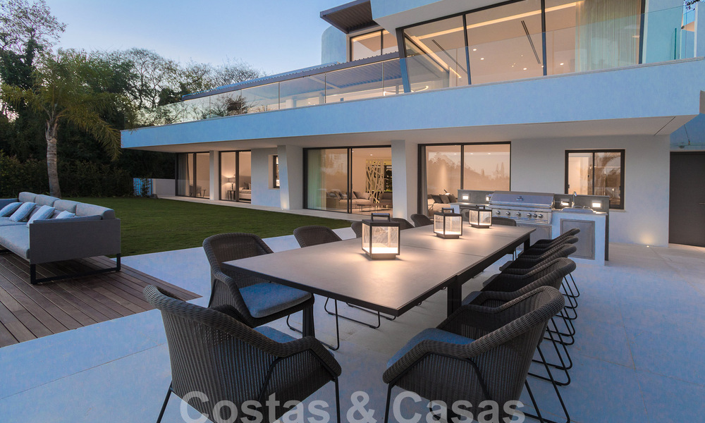 Nueva y moderna villa de lujo de 6 dormitorios en venta con vistas al mar en La Quinta, Marbella - Benahavis 54322