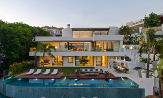 Nueva y moderna villa de lujo de 6 dormitorios en venta con vistas al mar en La Quinta, Marbella - Benahavis 54323 