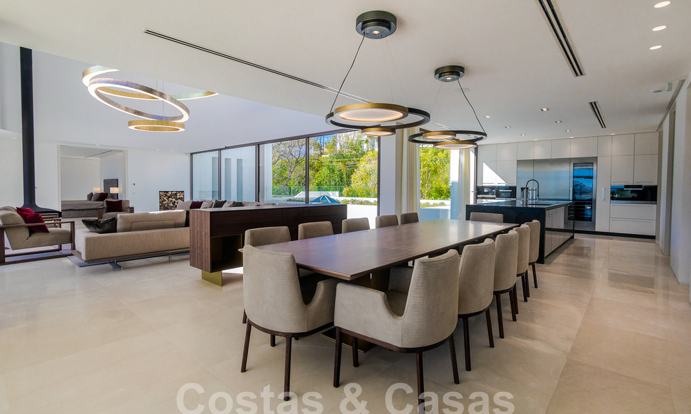 Nueva y moderna villa de lujo de 6 dormitorios en venta con vistas al mar en La Quinta, Marbella - Benahavis 54325