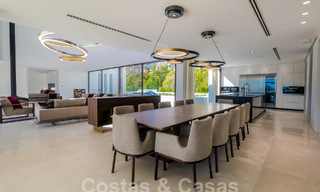 Nueva y moderna villa de lujo de 6 dormitorios en venta con vistas al mar en La Quinta, Marbella - Benahavis 54325 