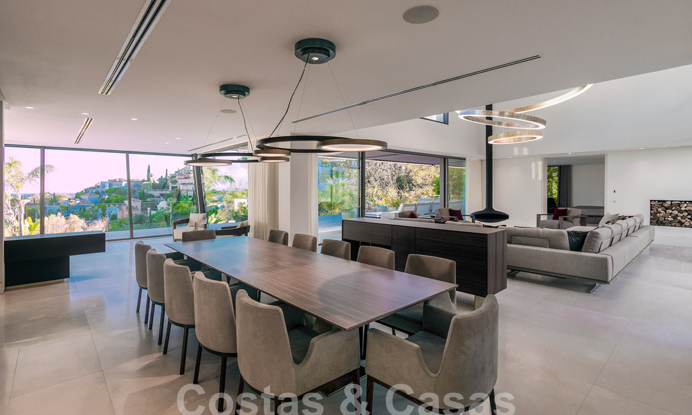 Nueva y moderna villa de lujo de 6 dormitorios en venta con vistas al mar en La Quinta, Marbella - Benahavis 54326