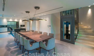 Nueva y moderna villa de lujo de 6 dormitorios en venta con vistas al mar en La Quinta, Marbella - Benahavis 54327 