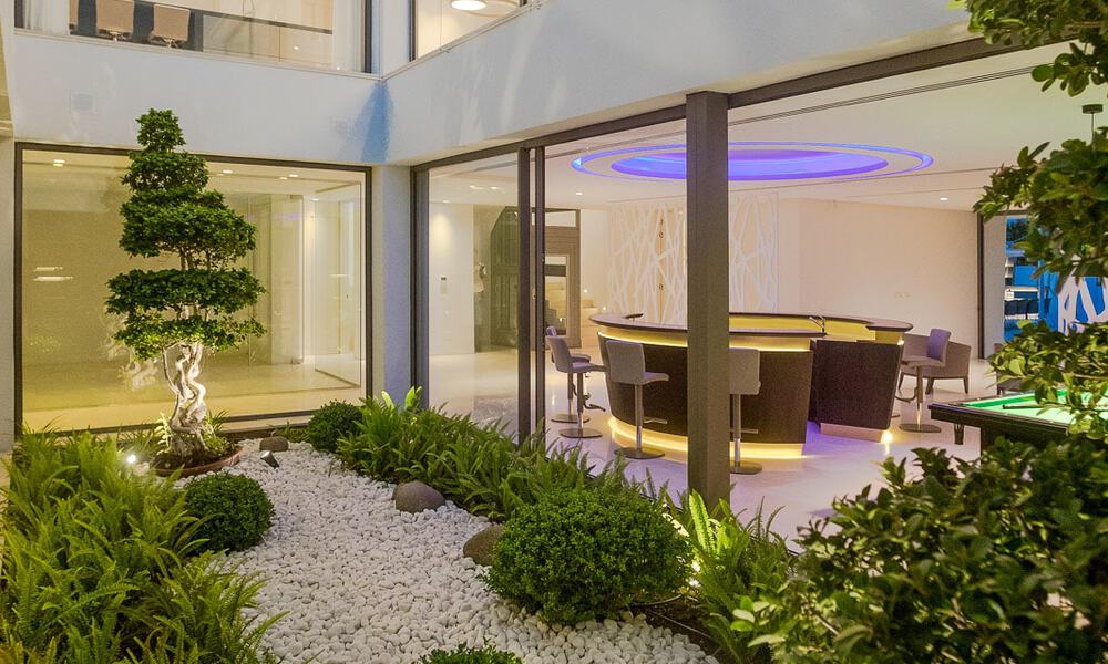 Nueva y moderna villa de lujo de 6 dormitorios en venta con vistas al mar en La Quinta, Marbella - Benahavis 54334