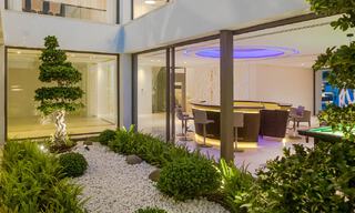 Nueva y moderna villa de lujo de 6 dormitorios en venta con vistas al mar en La Quinta, Marbella - Benahavis 54334 