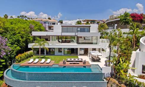 Nueva y moderna villa de lujo de 6 dormitorios en venta con vistas al mar en La Quinta, Marbella - Benahavis 54335