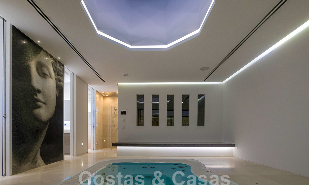 Nueva y moderna villa de lujo de 6 dormitorios en venta con vistas al mar en La Quinta, Marbella - Benahavis 54345