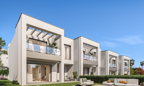 Casas adosadas nuevas y energéticamente eficientes en venta, a un paso de la playa en Elviria al este de Marbella centro 53156