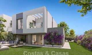 Casas adosadas nuevas y energéticamente eficientes en venta, a un paso de la playa en Elviria al este de Marbella centro 53160 