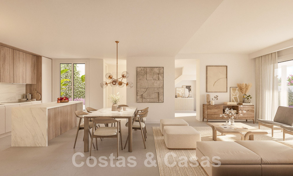 Casas adosadas nuevas y energéticamente eficientes en venta, a un paso de la playa en Elviria al este de Marbella centro 53162