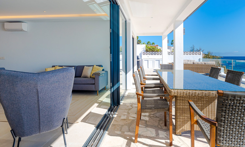 Impresionante villa de playa de estilo moderno-mediterráneo en venta con vistas frontales al mar, en primera línea de playa en Mijas, Costa del Sol 54576