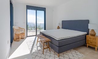 Impresionante villa de playa de estilo moderno-mediterráneo en venta con vistas frontales al mar, en primera línea de playa en Mijas, Costa del Sol 54577 