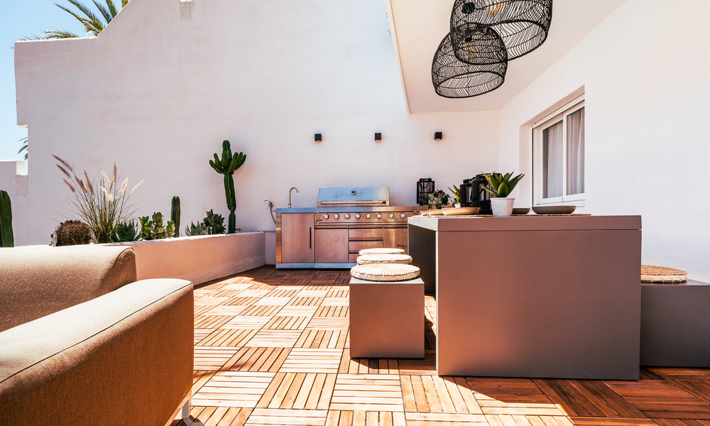 Lujoso apartamento reformado con 4 dormintorios en venta en la prestigiosa Nueva Andalucia, Marbella 54696