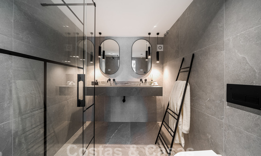 Lujoso apartamento reformado con 4 dormintorios en venta en la prestigiosa Nueva Andalucia, Marbella 54701