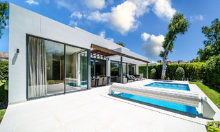 Villa independiente de lujo en venta en complejo cerrado de villas en el corazón de la Nueva Milla de Oro entre Marbella y Estepona 53842 