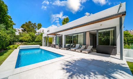 Villa independiente de lujo en venta en complejo cerrado de villas en el corazón de la Nueva Milla de Oro entre Marbella y Estepona 53843