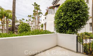 Mundano apartamento de lujo en venta, en Marina Puente Romano en la Milla de Oro de Marbella 53748 