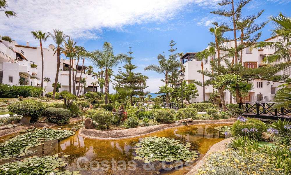 Mundano apartamento de lujo en venta, en Marina Puente Romano en la Milla de Oro de Marbella 53758