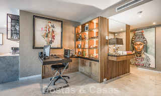 Mundano apartamento de lujo en venta, en Marina Puente Romano en la Milla de Oro de Marbella 53759 