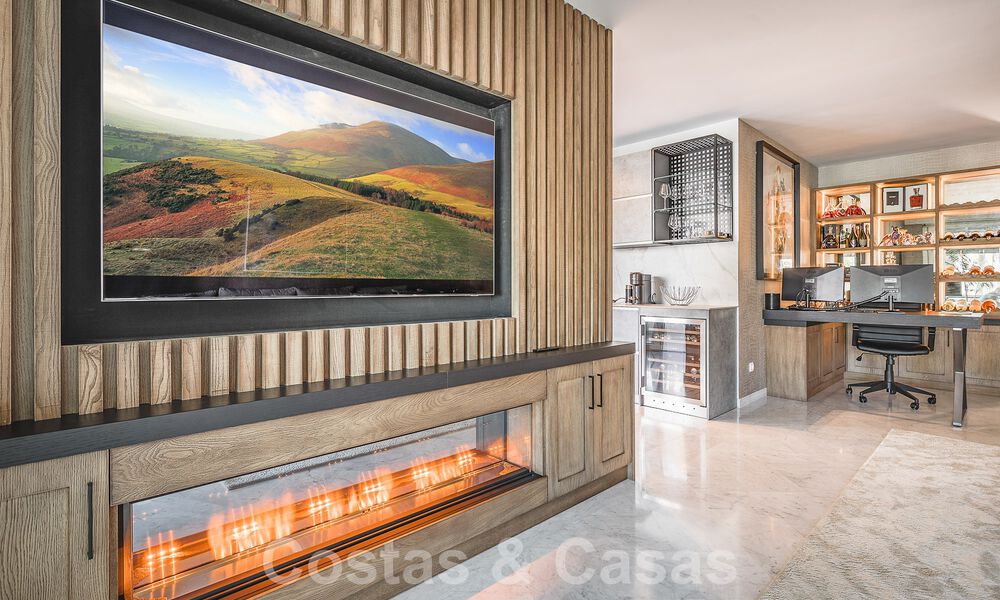 Mundano apartamento de lujo en venta, en Marina Puente Romano en la Milla de Oro de Marbella 53762