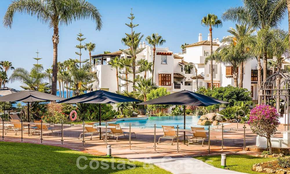 Mundano apartamento de lujo en venta, en Marina Puente Romano en la Milla de Oro de Marbella 53766