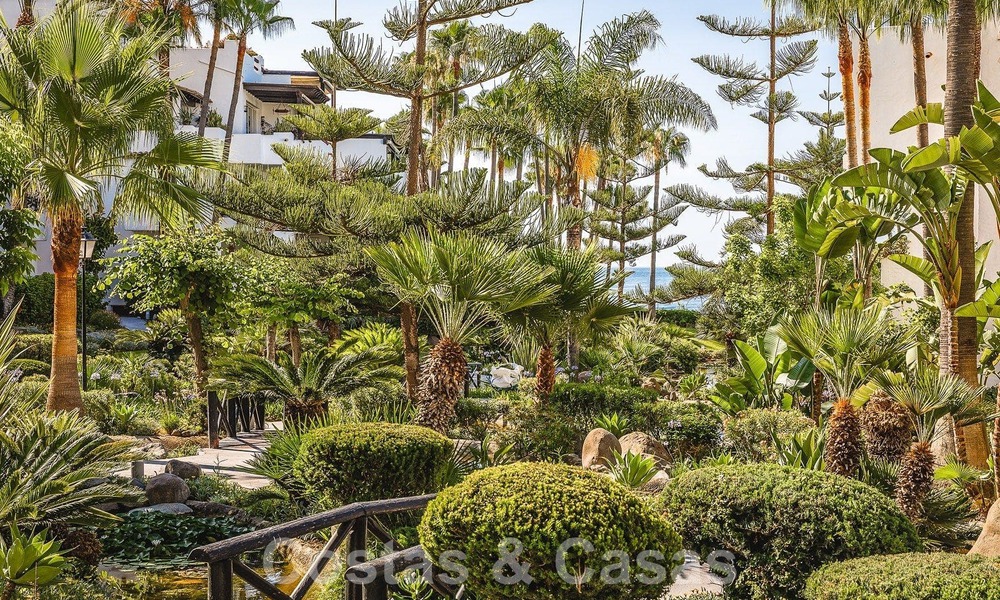 Mundano apartamento de lujo en venta, en Marina Puente Romano en la Milla de Oro de Marbella 53768