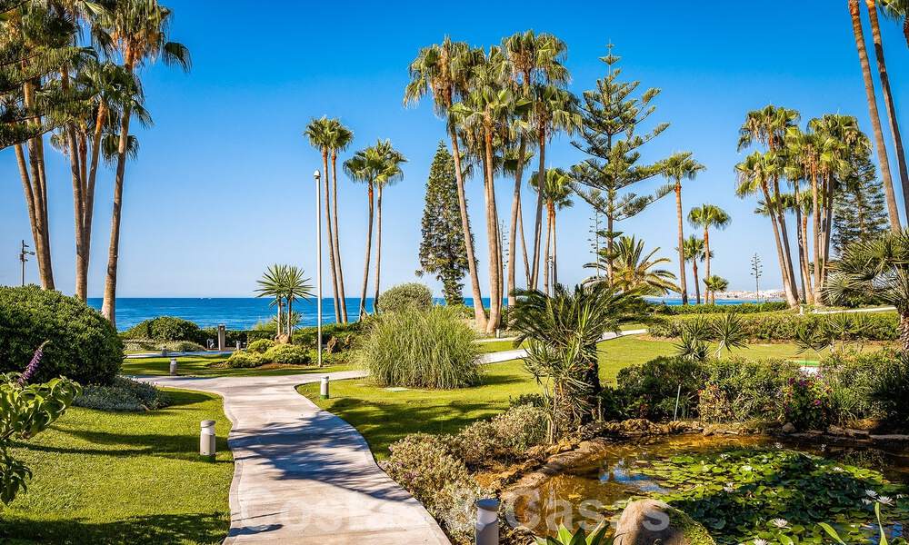 Mundano apartamento de lujo en venta, en Marina Puente Romano en la Milla de Oro de Marbella 53771