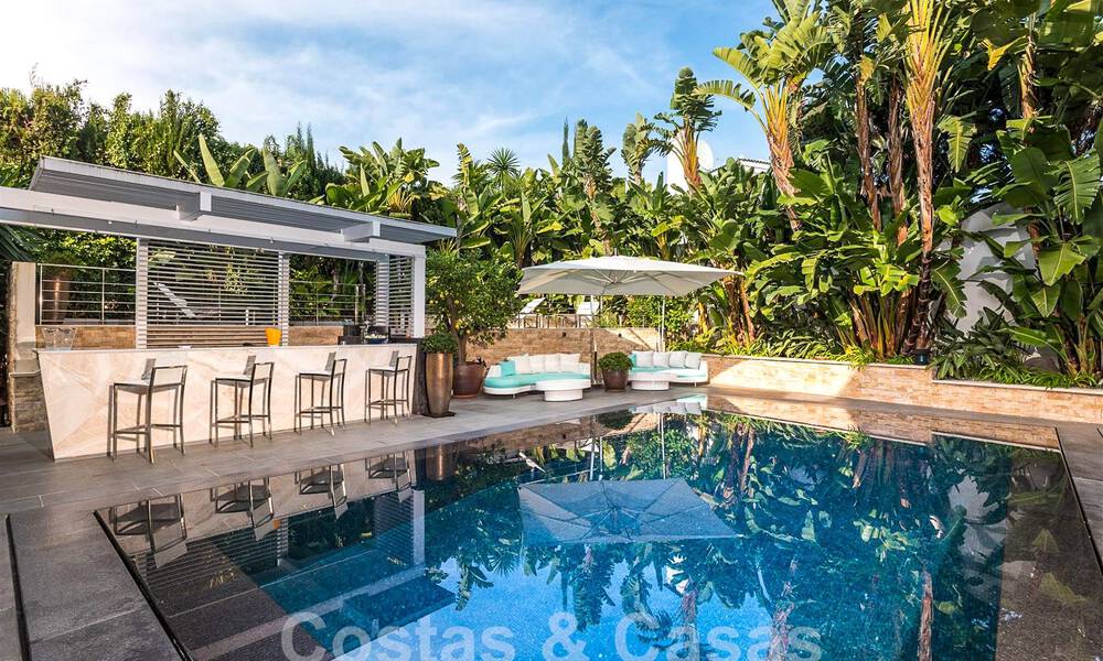 Espaciosa villa de lujo con un estilo arquitectónico moderno-mediterráneo en venta en la prestigiosa zona a lado de la playa de Los Monteros, Marbella Este 54593