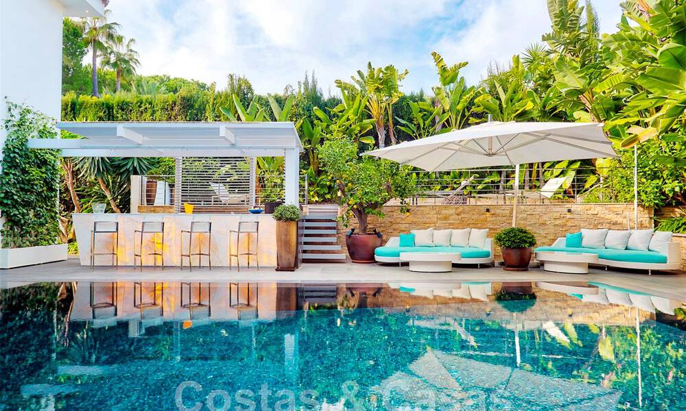 Espaciosa villa de lujo con un estilo arquitectónico moderno-mediterráneo en venta en la prestigiosa zona a lado de la playa de Los Monteros, Marbella Este 54598