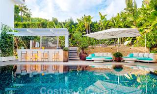 Espaciosa villa de lujo con un estilo arquitectónico moderno-mediterráneo en venta en la prestigiosa zona a lado de la playa de Los Monteros, Marbella Este 54598 