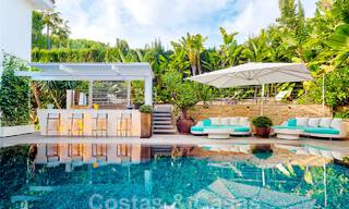 Espaciosa villa de lujo con un estilo arquitectónico moderno-mediterráneo en venta en la prestigiosa zona a lado de la playa de Los Monteros, Marbella Este 54598 