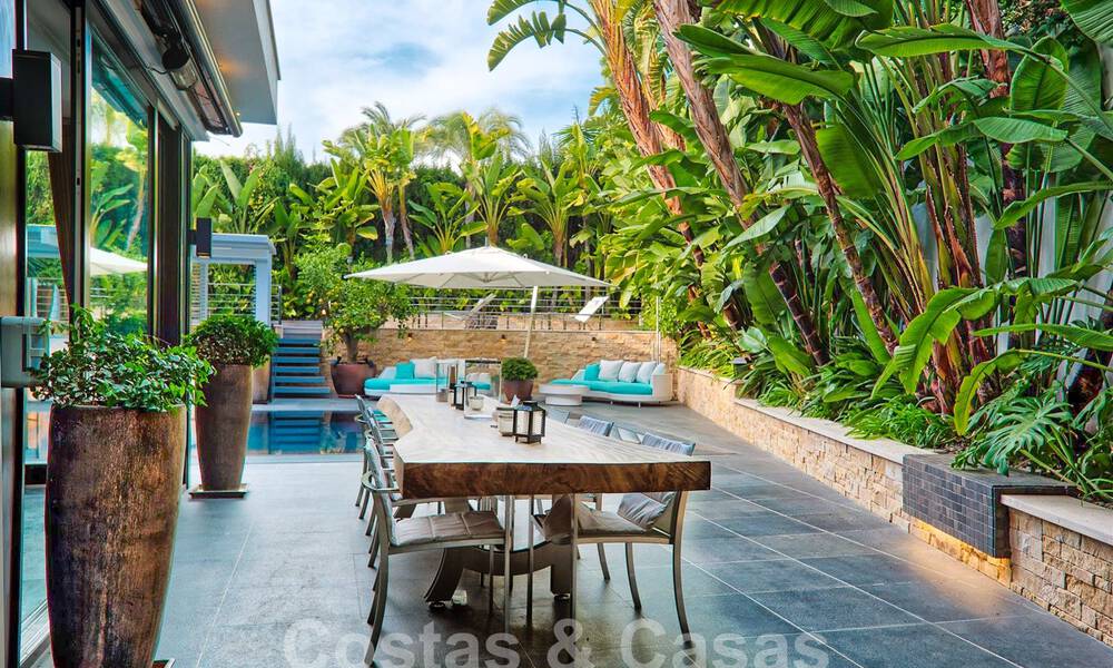 Espaciosa villa de lujo con un estilo arquitectónico moderno-mediterráneo en venta en la prestigiosa zona a lado de la playa de Los Monteros, Marbella Este 54599