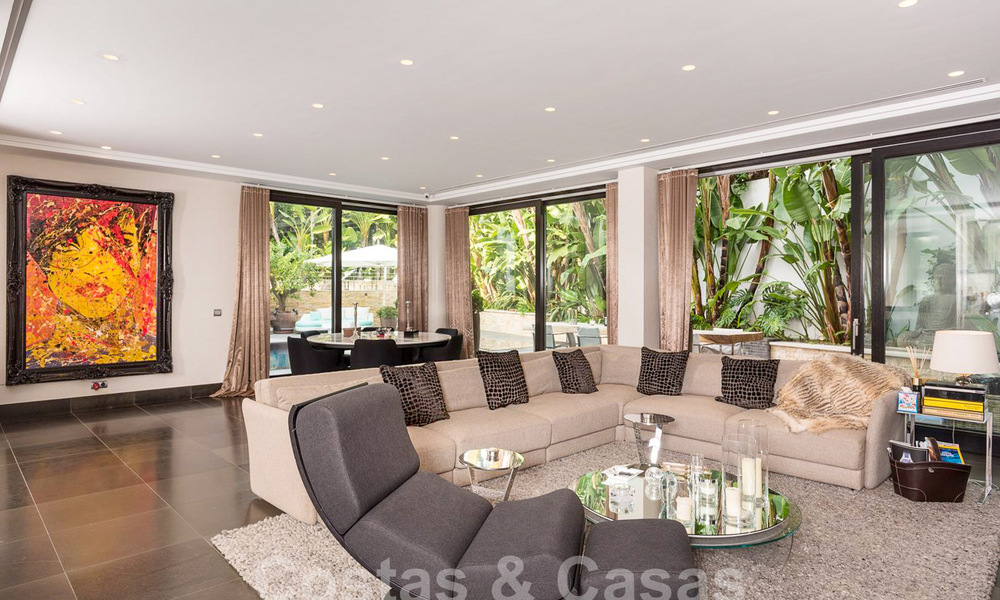 Espaciosa villa de lujo con un estilo arquitectónico moderno-mediterráneo en venta en la prestigiosa zona a lado de la playa de Los Monteros, Marbella Este 54601