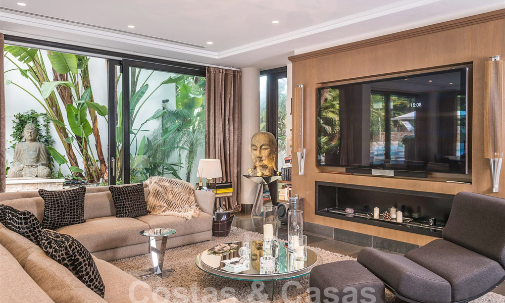 Espaciosa villa de lujo con un estilo arquitectónico moderno-mediterráneo en venta en la prestigiosa zona a lado de la playa de Los Monteros, Marbella Este 54602