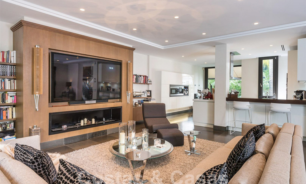 Espaciosa villa de lujo con un estilo arquitectónico moderno-mediterráneo en venta en la prestigiosa zona a lado de la playa de Los Monteros, Marbella Este 54604