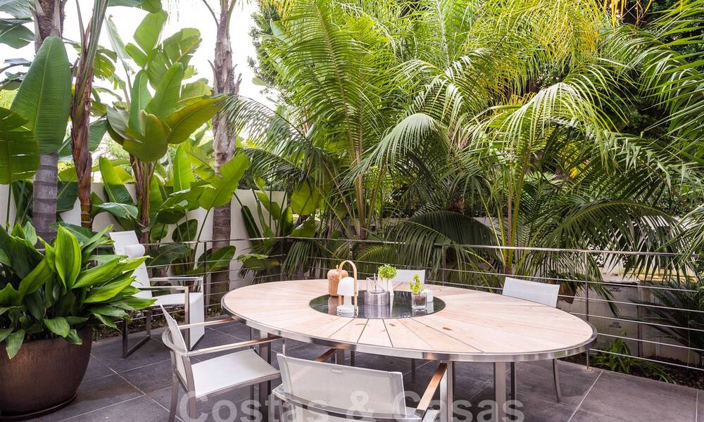 Espaciosa villa de lujo con un estilo arquitectónico moderno-mediterráneo en venta en la prestigiosa zona a lado de la playa de Los Monteros, Marbella Este 54605