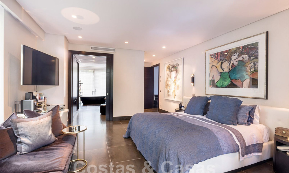 Espaciosa villa de lujo con un estilo arquitectónico moderno-mediterráneo en venta en la prestigiosa zona a lado de la playa de Los Monteros, Marbella Este 54607