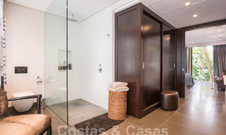 Espaciosa villa de lujo con un estilo arquitectónico moderno-mediterráneo en venta en la prestigiosa zona a lado de la playa de Los Monteros, Marbella Este 54609 